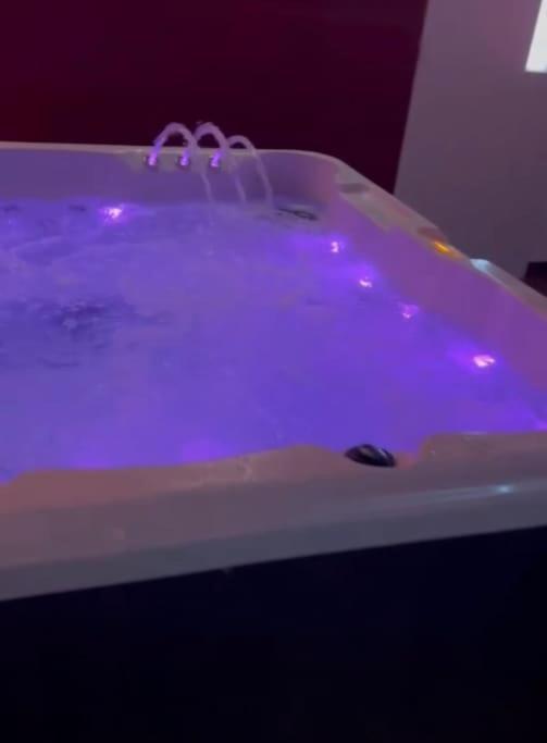 The Exclusive Jacuzzi Apartment Birmingham Luaran gambar