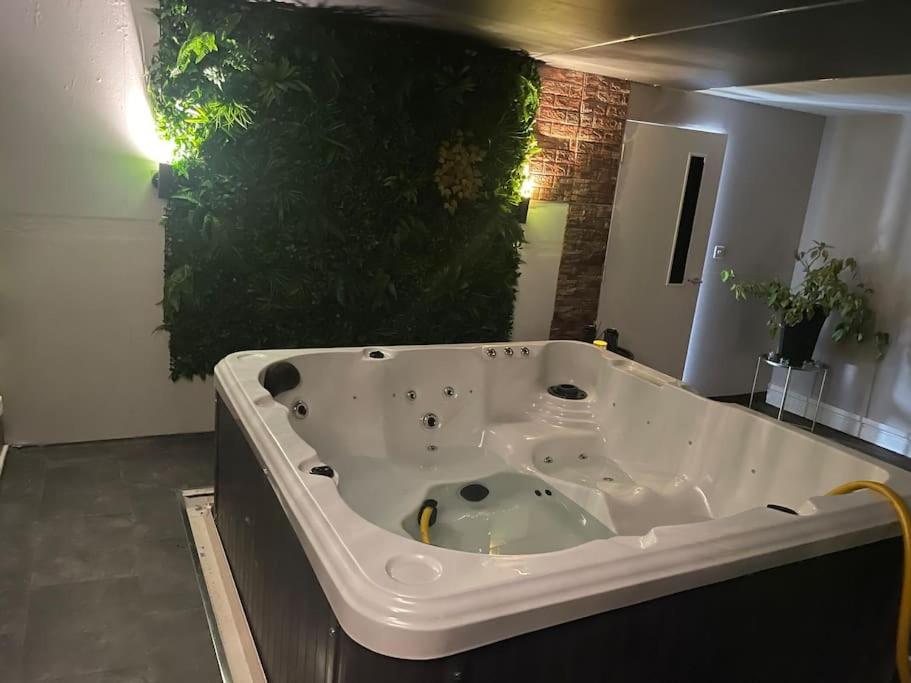 The Exclusive Jacuzzi Apartment Birmingham Luaran gambar