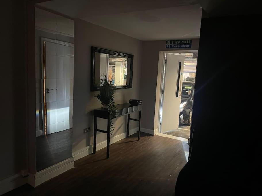 The Exclusive Jacuzzi Apartment Birmingham Luaran gambar
