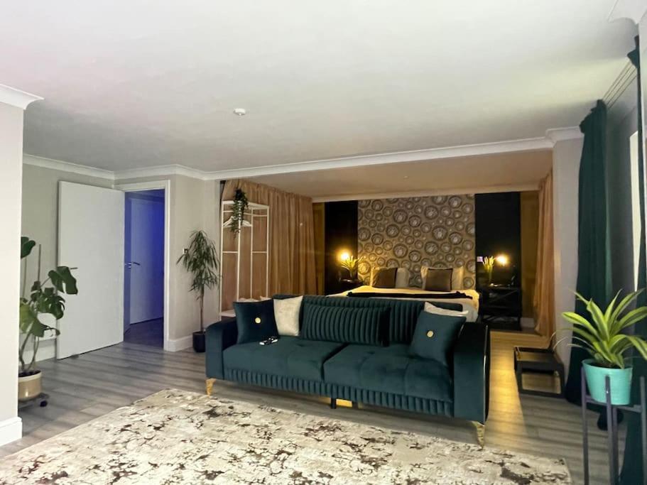 The Exclusive Jacuzzi Apartment Birmingham Luaran gambar